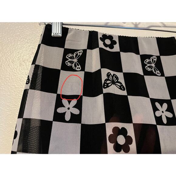 Forever 21 Black White Checkered Midi Pencil Skirt Medium Flower Butterfly Goth - Picture 2 of 9